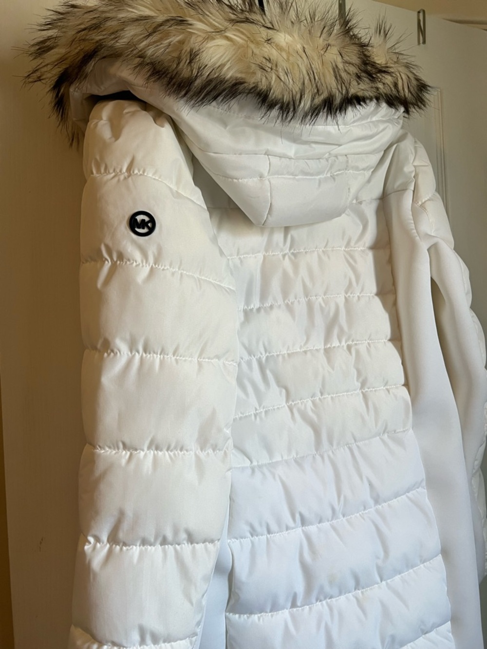 Michael Kors White Quilted Hooded Puffer Coat with Faux Fur Trim - Picture 7 of 8